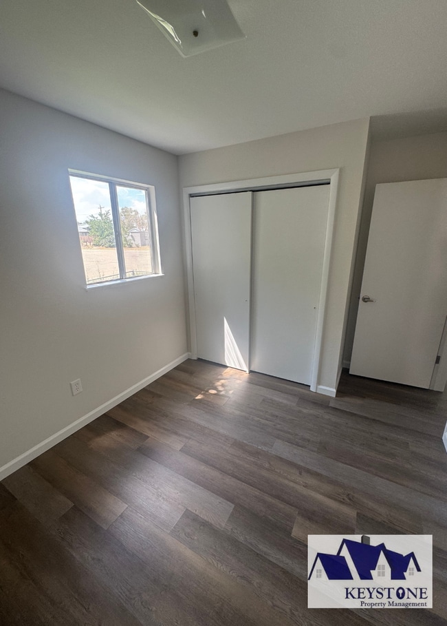 Building Photo - Nicely Updated! Northside Duplex 2 Bedroom...