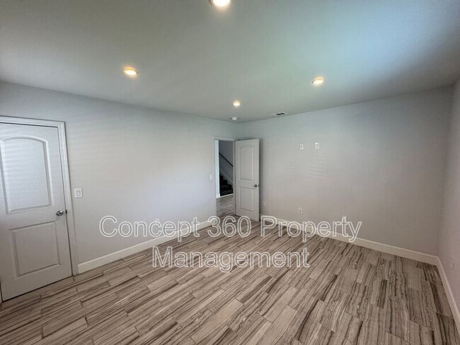 Building Photo - 1143 W 163rd St