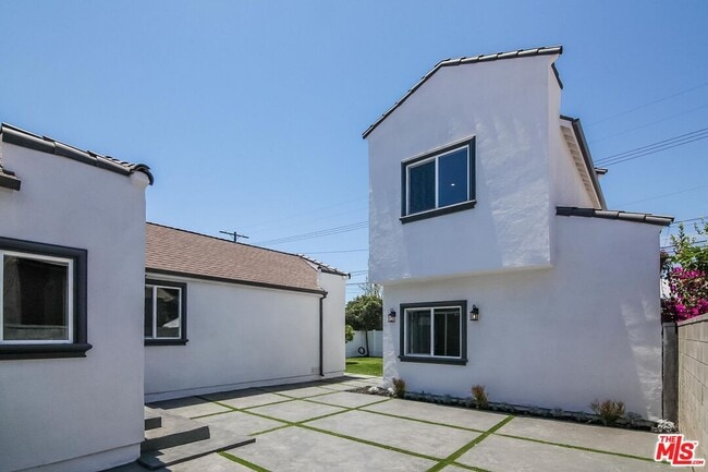 Building Photo - 1239 S Highland Ave