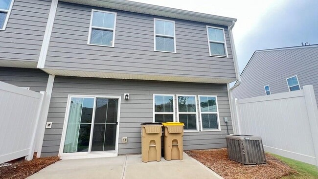 Building Photo - 136 Salt Lk Ln