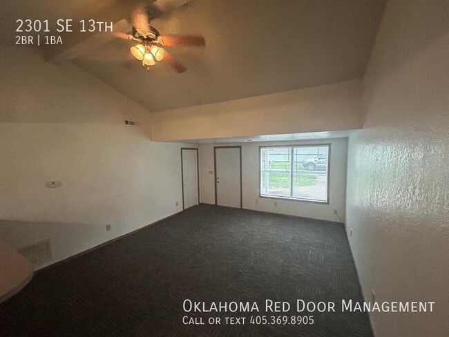 Building Photo - 2301 SE 13th-