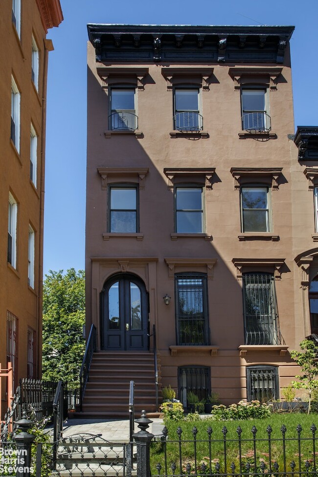 Building Photo - 295 MacDonough St