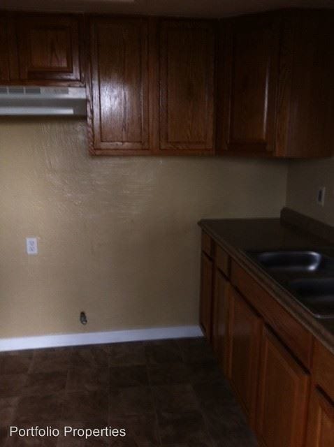 Building Photo - 811 1/2 Woodrow Ave