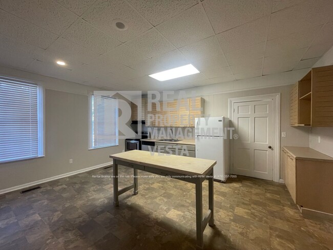 Building Photo - 1093 Walnut St