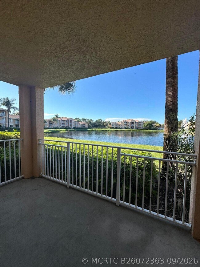 Building Photo - 291 SW Palm Dr