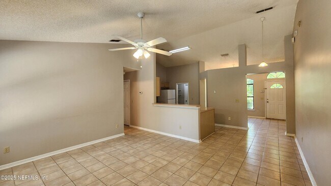Building Photo - 8800 Mountain Lake Dr S