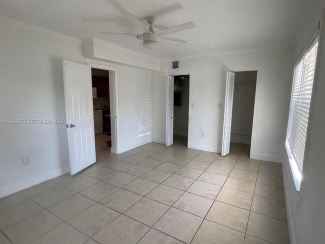 Building Photo - 1021 N Victoria Park Rd