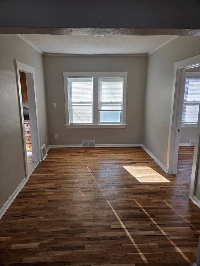 Building Photo - Aksarben 3 bed 2 bath 1 car garage newly remodeled, witb a fenced in backyard!