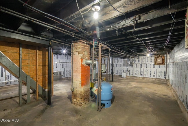 Building Photo - 364 Altamont Ave