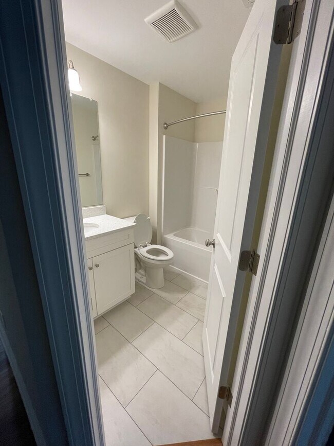 Building Photo - Long-Term Rental in Manteo – 3BR/2BA Moder...