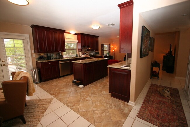 Building Photo - 8620 N El Capitan Way