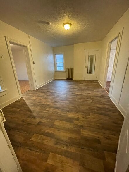 Living room - 226 Lincoln Way W