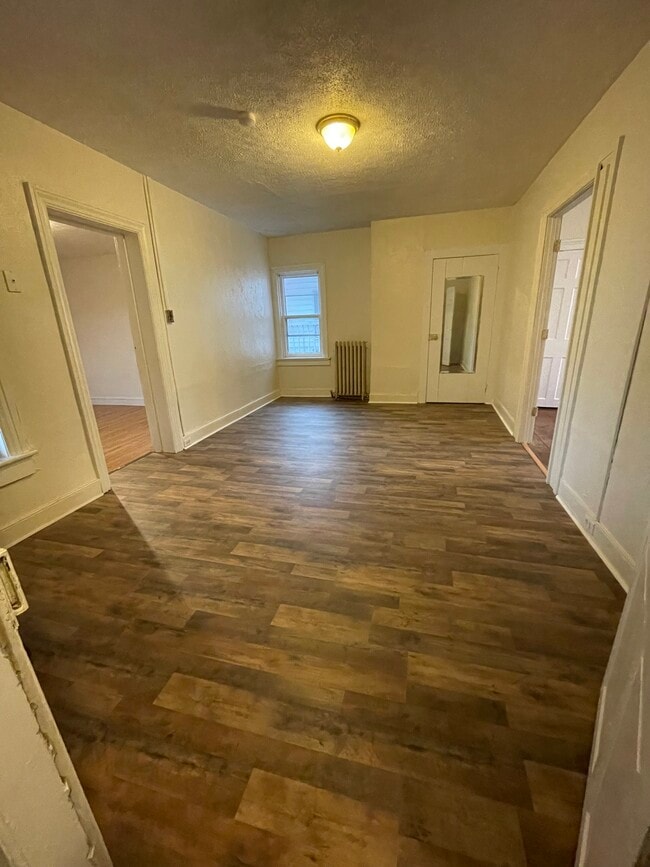 Building Photo - 226 Lincoln Way W