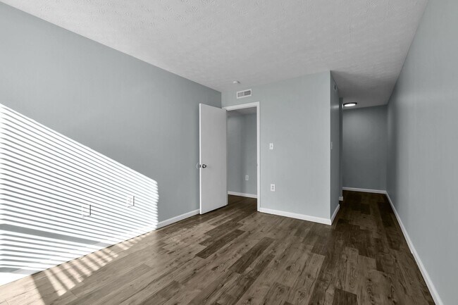 Building Photo - 2 Bedroom Apartment