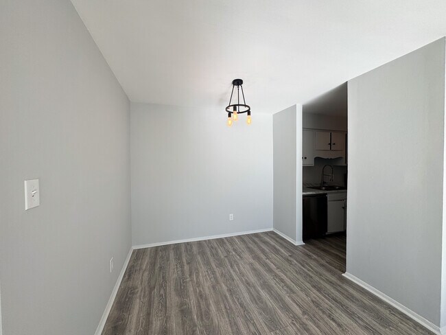 Building Photo - 1287 Schaub Dr
