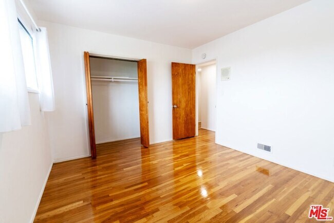 Building Photo - 443 Lomita St