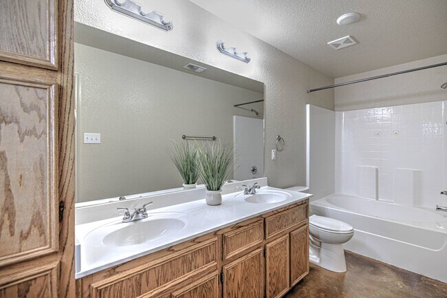 Building Photo - 1607 Powder River Dr APT A