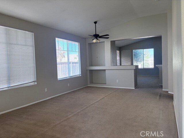 Building Photo - 27450 Fallbrook Ct