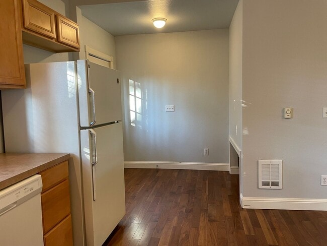 Building Photo - M1614 #1-3