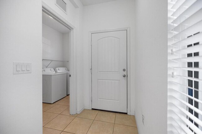 Building Photo - 229 Livorno Wy