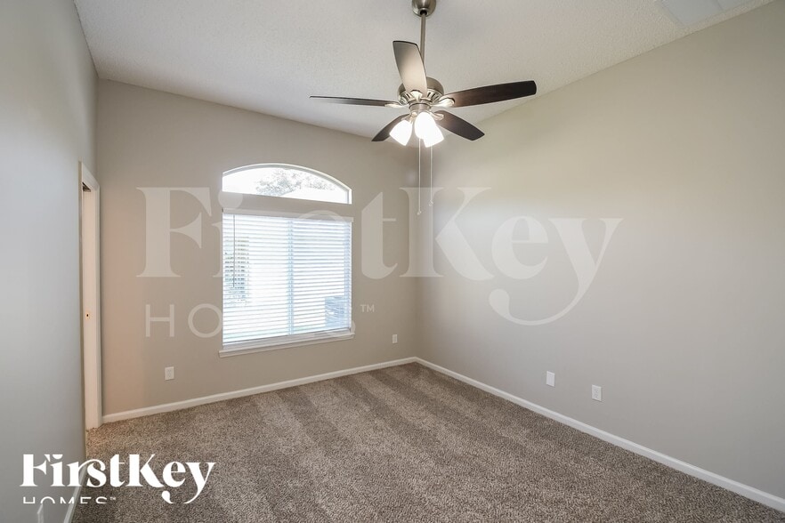 Building Photo - 2956 Centerwood Dr N