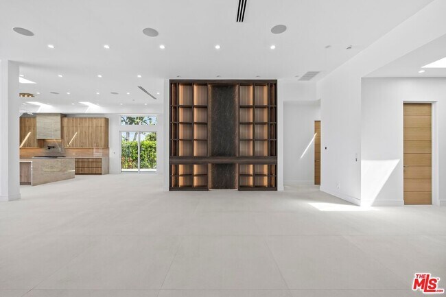 Building Photo - 16851 Encino Hills Dr