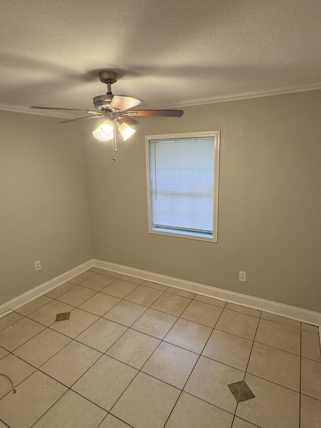 Building Photo - 2802 Southwood Dr