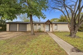 Building Photo - 917 Susan St