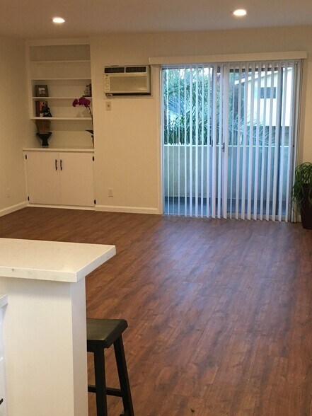 Living Room - 14718 W Magnolia Blvd