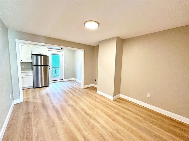 Building Photo - 89 Cottage St