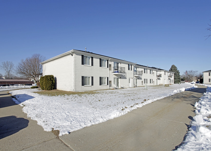 Building Photo - Lakeside Apartments