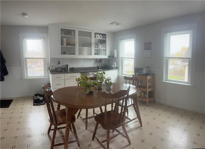 Building Photo - 12 Third School St