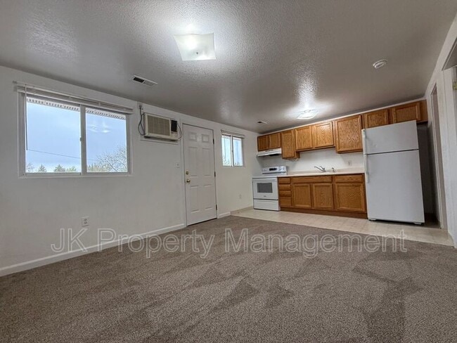 Building Photo - 4000 Ella Ave