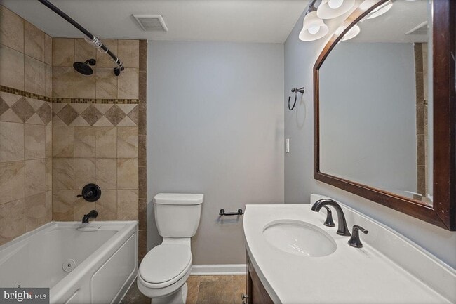 Building Photo - 764 Ramsay St