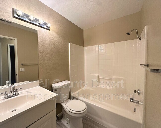 Building Photo - 15580 Avenida Ramada