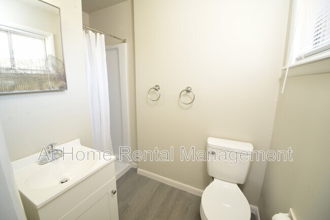 Building Photo - 10219 E 7th St