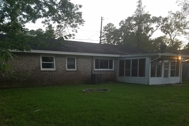 Building Photo - 318 W Whatley St