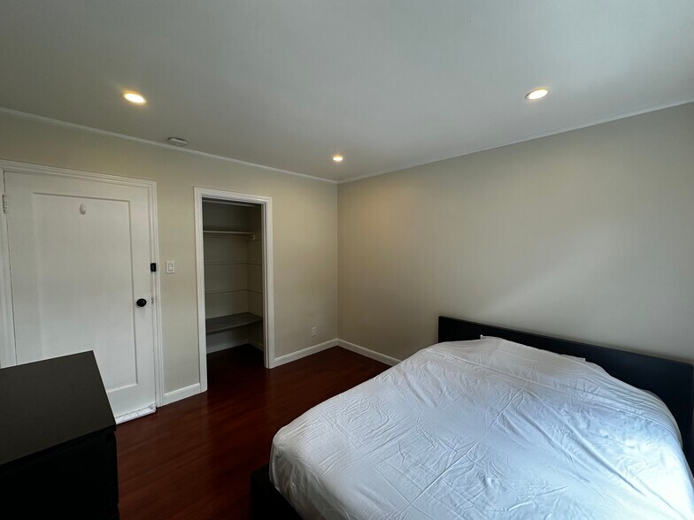 Building Photo - 19 Miramar Ave