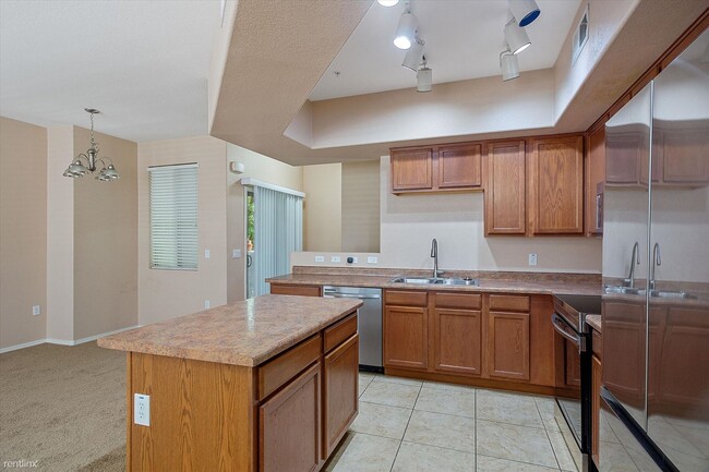 Building Photo - 2 br, 2.5 bath Condo - 240 W Juniper ave U...