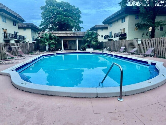 Building Photo - 8500 SW 109th Ave