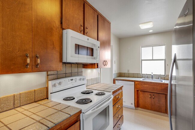 Building Photo - Ocean View Condo in Pacific Grove
