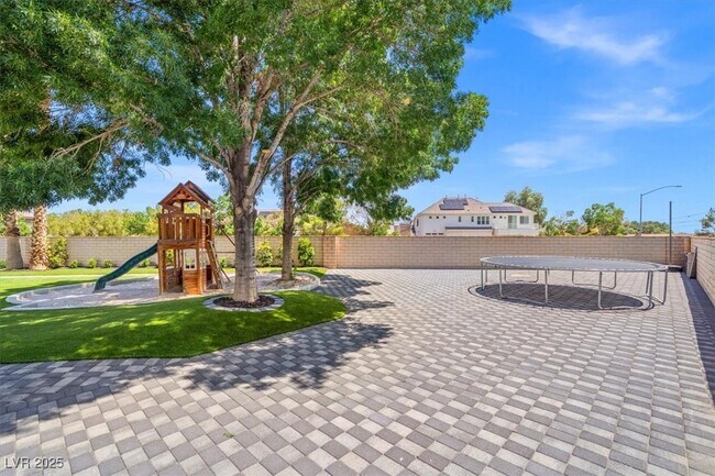 Building Photo - 8000 Silver King Dr