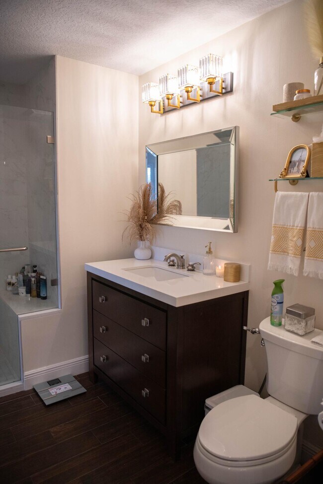 Building Photo - 1203 Town Center Dr