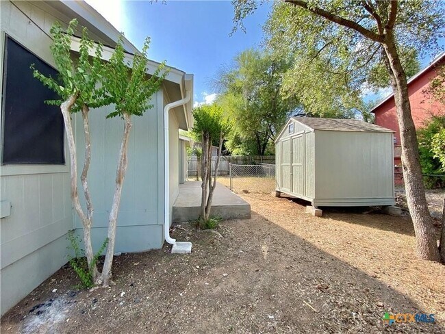 Building Photo - 2110 Blue Meadow Dr