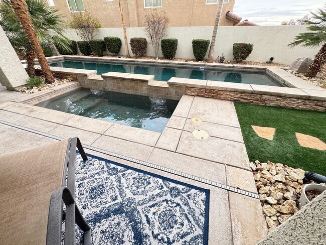 Building Photo - Spacious 4 Bedroom Home with Private Pool!