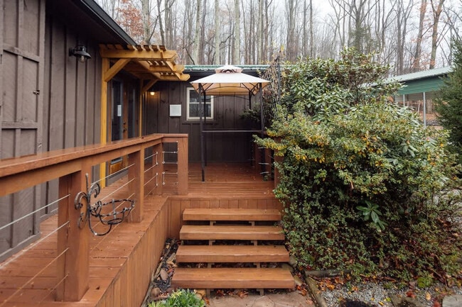 Building Photo - 521 Baywood Dr