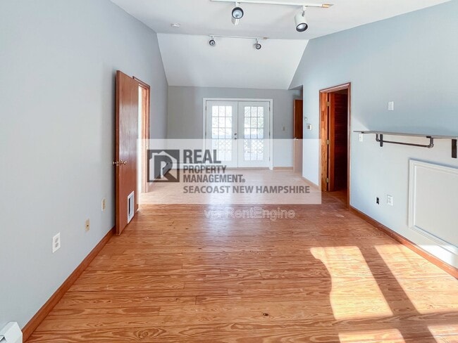 Building Photo - 10 Kelley Rd