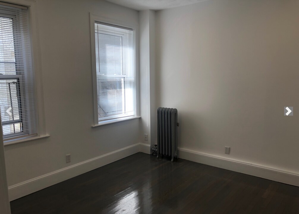 Building Photo - 131 Park Dr