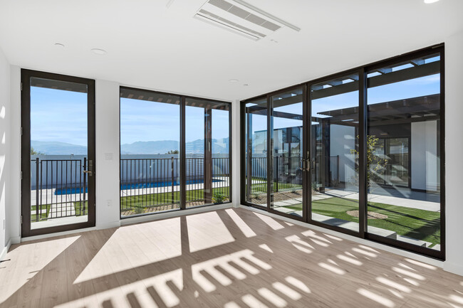Building Photo - 13852 Scenic Crest Cir
