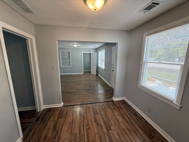 Building Photo - **AVAILABLE NOW** TOTAL ELECTRIC 2 or 3 Bedroom / 1 Bathroom Home for Rent in Columbus, GA***